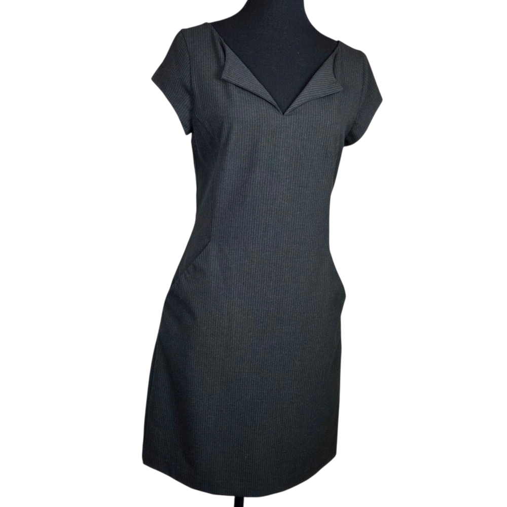 GAP Grey Pinstripe Pencil Dress With Cap Sleeves And Front Pockets Size 2
